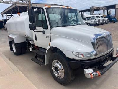 International DuraStar 4300 Water Truck - DT466, Automatic