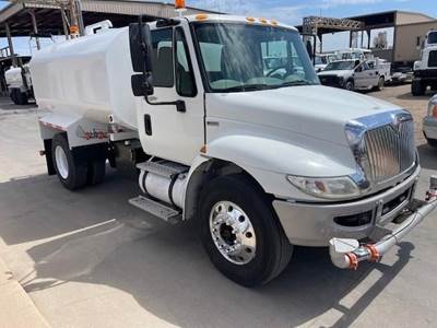 International DuraStar 4300 2500 Gallon Water Truck - Automatic