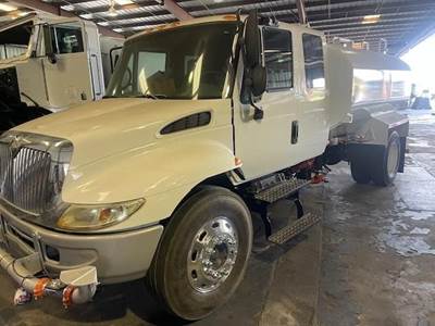 International DuraStar 4300 2500 Gallon Water Truck - DT466, Automatic