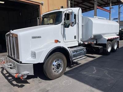 Kenworth T800 4000 Gallon Water Truck - Caterpillar