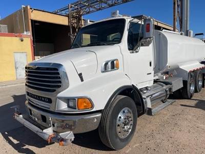 Sterling L9500 4000 Gallon Water Truck - Caterpillar 430HP, 13 Speed Manual