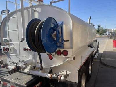 Sterling L9500 4000 Gallon Water Truck - Caterpillar, 13 Speed Manual