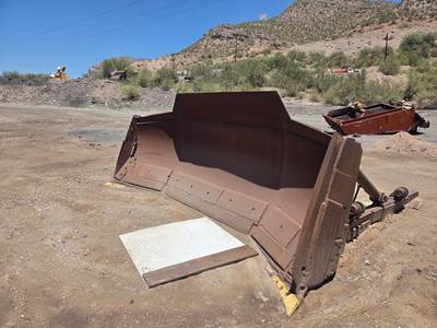 Caterpillar D8 U-Blade