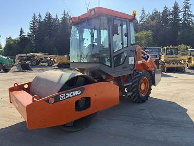 Xcmg CV83PD Smooth Drum Roller Compactor