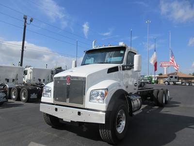 Kenworth T880 Tandem Axle Cab & Chassis Truck - Paccar, 455HP, 6 Speed Allison Rds Automatic
