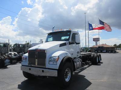 Kenworth T880 Tandem Axle Cab & Chassis Truck - Paccar, 455HP, 6 Speed Allison Rds Automatic