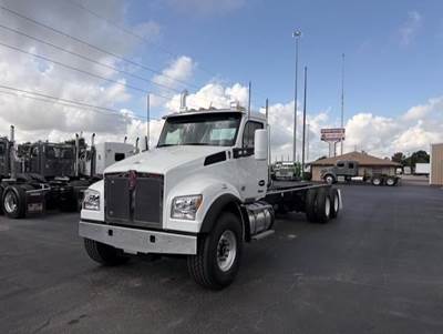 Kenworth T880 Tandem Axle Cab & Chassis Truck - Paccar, 455HP, 6 Speed Allison Rds Automatic