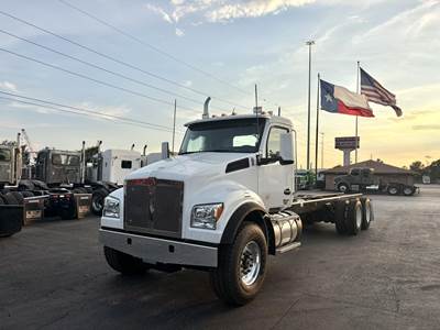Kenworth T880 Tandem Axle Cab & Chassis Truck - Paccar, 455HP, 6 Speed Allison Rds Automatic