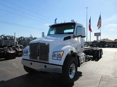 Kenworth T880 Tandem Axle Cab & Chassis Truck - Paccar, 455HP, 6 Speed Allison Rds Automatic
