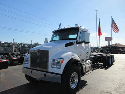 Kenworth T880 Tandem Axle Cab & Chassis Truck - Paccar, 455HP, 6 Speed Allison Rds Automatic