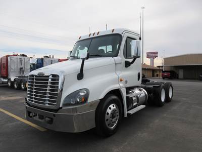 Freightliner Cascadia 125 Day Cab Truck - Detroit 455HP, 12 Speed Dt12 Automatic