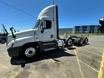Freightliner Cascadia 125 Tri Axle Day Cab Truck - Detroit 505HP, 12 Speed Dt12 Automatic