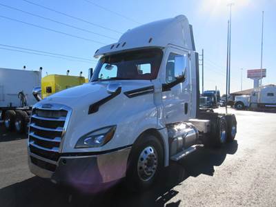 Freightliner Cascadia 126 Day Cab Truck - Detroit 450HP, 10 Speed Manual