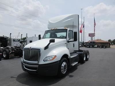International LT Day Cab Truck - Cummins 450HP, 12 Speed Endurant Automatic