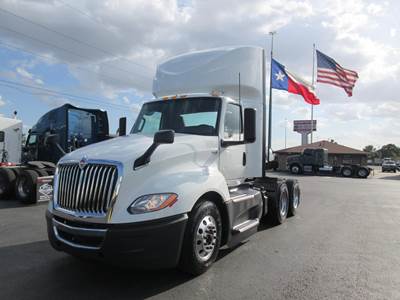 International LT Day Cab Truck - Cummins 450HP, 12 Speed Endurant Automatic