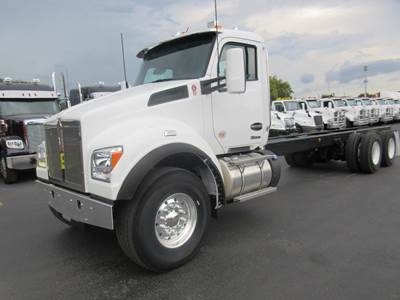 Kenworth T880 Day Cab Truck - Paccar 455HP, 6 Speed Allison Rds Automatic