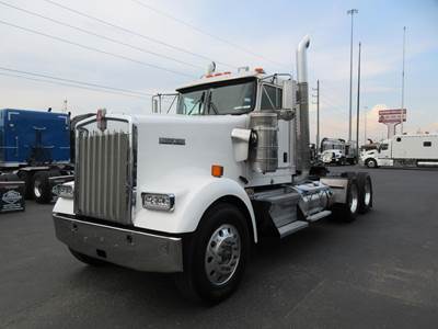 Kenworth W900L Day Cab Truck - Cummins 450HP, 10 Speed Manual