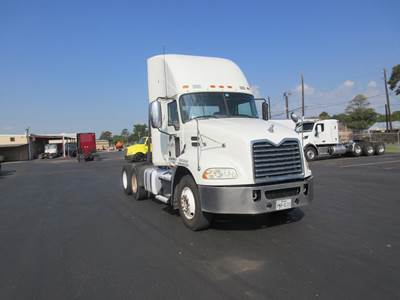 Mack Pinnacle CXU613 Day Cab Truck - MP7 405HP, 10 Speed Manual