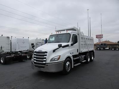 Freightliner Cascadia 126 Dump Truck - Detroit 455HP, 12 Speed Automatic, 13.5' Dump