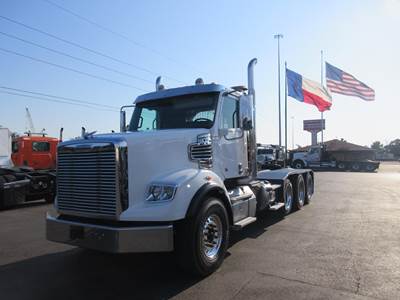 Freightliner Coronado 122 SD Tri Axle Oil Field Truck - Detroit, 500HP, 18 Speed Manual