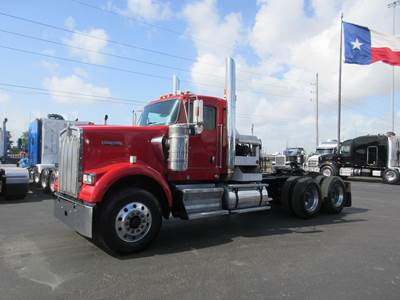 Kenworth W900 Tandem Axle Oil Field Truck - Caterpillar, 500HP, 10 Speed Manual