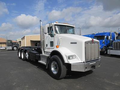 Kenworth T800 Tri Axle Roll Off Truck - Paccar, 425HP, 8Ll Manual