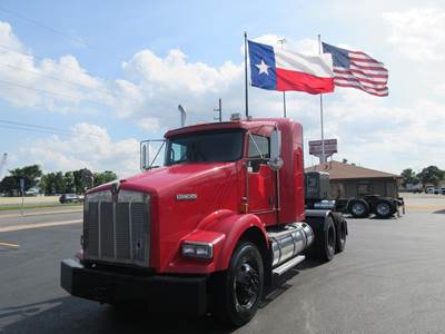 Kenworth T800 Sleeper Semi Truck - 36" Mid Roof Sleeper, Cummins 400HP, 10 Speed Manual