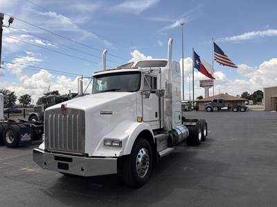 Kenworth T800 Sleeper Semi Truck - 60" Mid Roof Sleeper, Paccar 510HP, 13 Speed Automatic