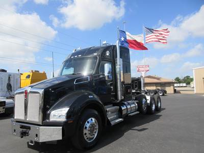 Kenworth T880 Tri Axle Sleeper Semi Truck - 52" Mid Roof Sleeper, Cummins 565HP, 18 Speed Manual