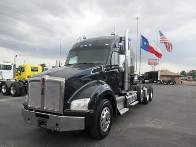 Kenworth T880 Tri Axle Sleeper Semi Truck - Mid Roof Sleeper, Cummins 565HP, 18 Speed Manual