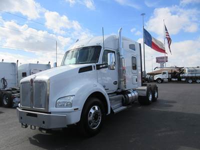 Kenworth T880 Sleeper Semi Truck - 72" Mid Roof Sleeper, Cummins 500HP, 12 Speed Ultrashift Automatic