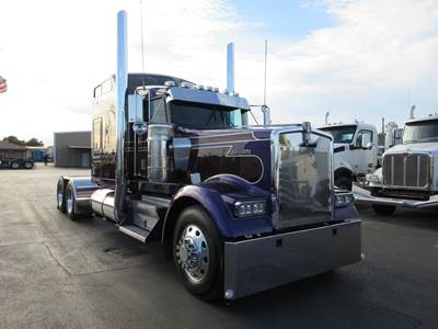 Kenworth W900 Sleeper Semi Truck - Cummins 525HP, 13 Speed Manual
