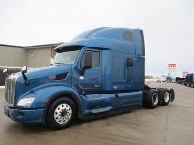 Peterbilt 579 Sleeper Semi Truck - Mid Roof Sleeper, Paccar 455HP, 12 Speed Endurant Automatic