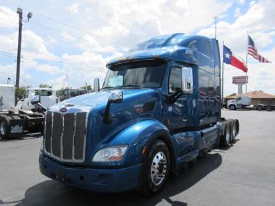 Peterbilt 579 Sleeper Semi Truck - Mid Roof Sleeper, Paccar 455HP, 12 Speed Endurant Automatic