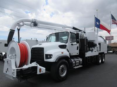 Freightliner 114SD Tandem Axle Vacuum Truck - Detroit, 500HP, 10 Speed Manual