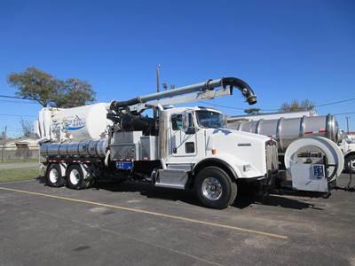 Kenworth T800 Tandem Axle Vacuum Truck - Cummins, 425HP, 10 Speed Manual