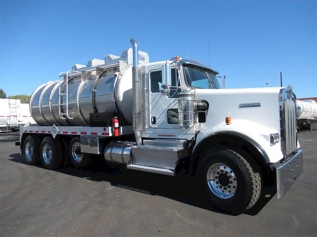 2013 Kenworth W900 Tri Axle Vacuum Truck Cummins, 485HP, 13 Speed