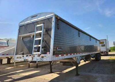 WILSON 45 ALUMINUM FIXED CLOSED TANDEM HOPPER / GRAIN TRA Hopper / Grain Trailer