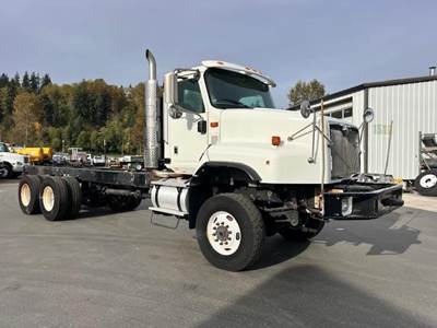 International Paystar 5600 Tandem Axle Cab & Chassis Truck - Cummins, 370HP, 5 Speed Allison Rds Automatic