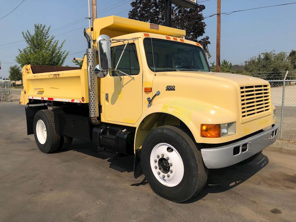 2000 International 4700 Dump Truck