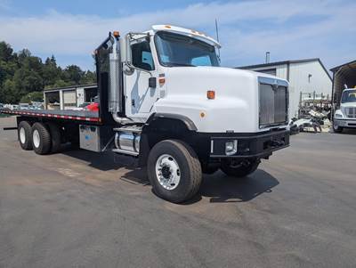 International Paystar 5600 Tandem Axle 28 ft Flatbed Truck - 370HP, 5 Speed Allison Rds Automatic