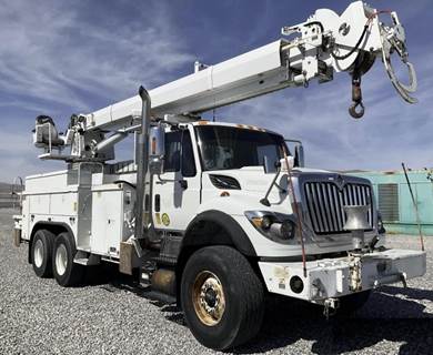 International WorkStar 7600 Tandem Axle Mechanic / Service Truck - Cummins, 410HP, 5 Speed Allison Rds Automatic