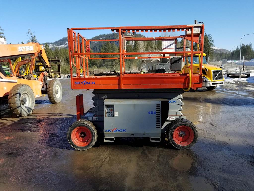2008 Skyjack SJ6832RT Scissor Lift 38ft Working Height For Sale