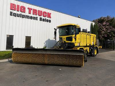 2008 Oshkosh HB 2718 4×4 Runway Broom Sweeper,Caterpillar C11 @ 335HP Drive