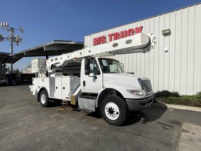 International DuraStar 4300 55 ft Boom / Bucket Truck - 2018 ALTEC AM55 Aerial Lift, Automatic