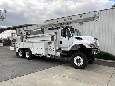 International WorkStar 7400 100 ft Boom / Bucket Truck - 2012 Altec AM900-E100 Aerial Lift, Automatic, Tandem Axle