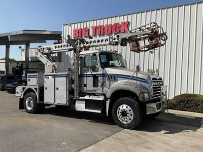 Mack Granite GU712 40 ft Boom / Bucket Truck - 2012 ALTEC AT40C Aerial Platform Lift, Automatic
