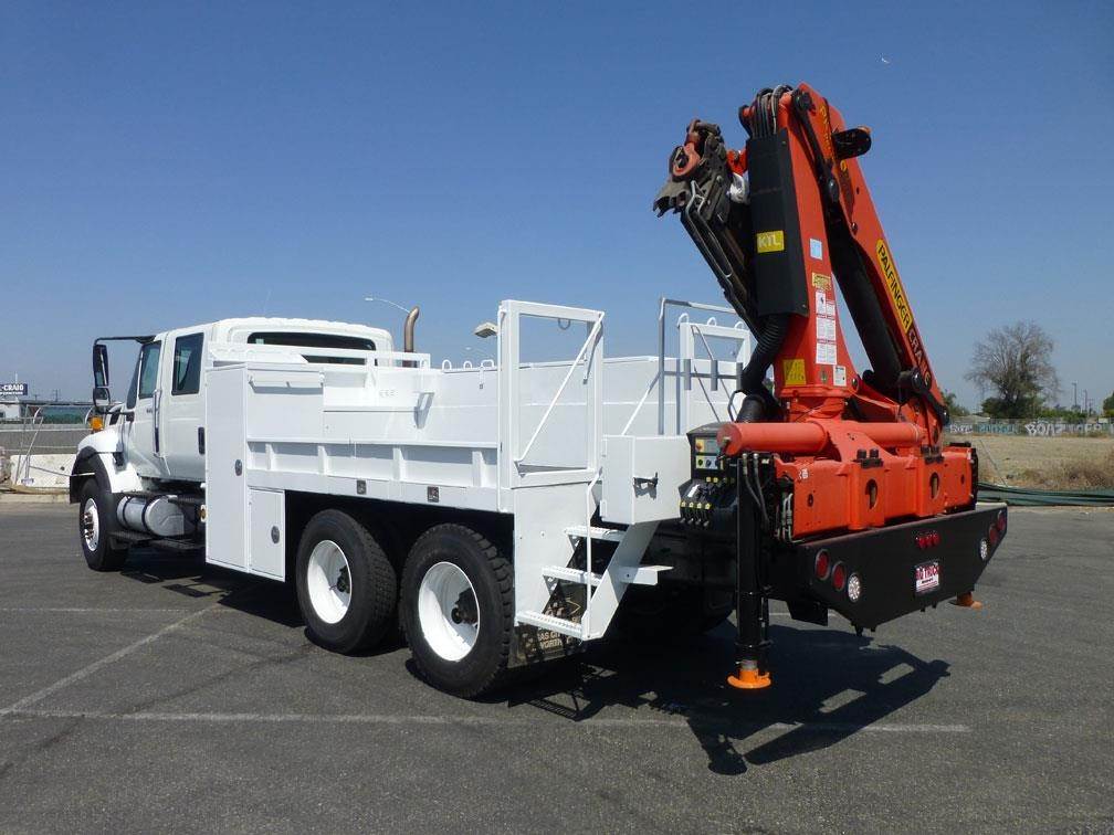 2008 International 7500 Crane Truck with Palfinger PK15002B For Sale