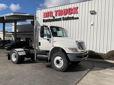 International DuraStar 4400 Single Axle Day Cab Truck - MAXXFORCE DT 285HP, Automatic