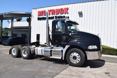 Mack Pinnacle CHU613 Day Cab Truck - MP8-415C 415HP, 10 Speed Manual
